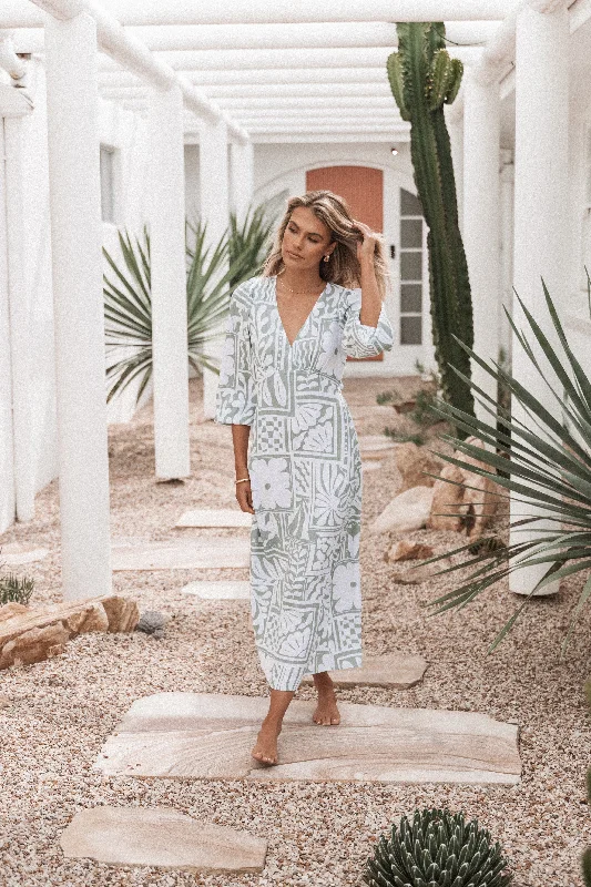 Women's Luxury Apparel Chic Outfits Kolby Long Sleeve Midi Dress - Sage Print