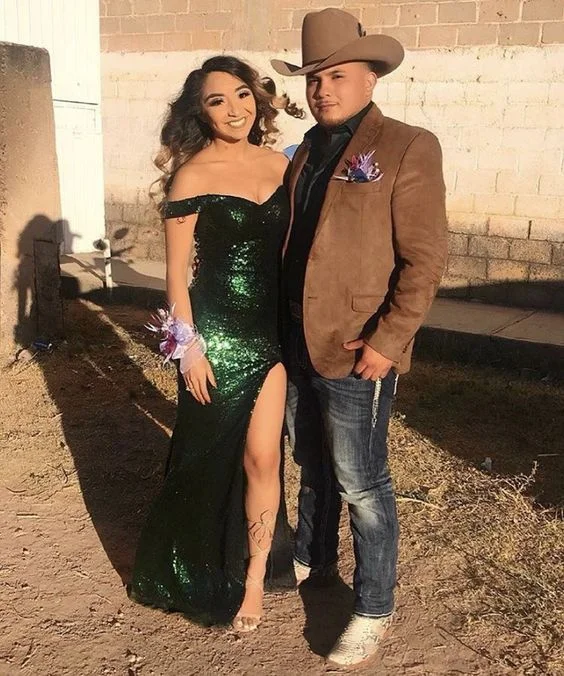 Stylish Outerwear Clothing For Women Vibrant Prints Off The Shoulder Long Evening Dress Green Sleeveless Formal Prom Dress S3793 Stylish Outerwear Clothing For Women Vibrant Prints Off The Shoulder Long Evening Dress Green Sleeveless Formal Prom Dress S3793