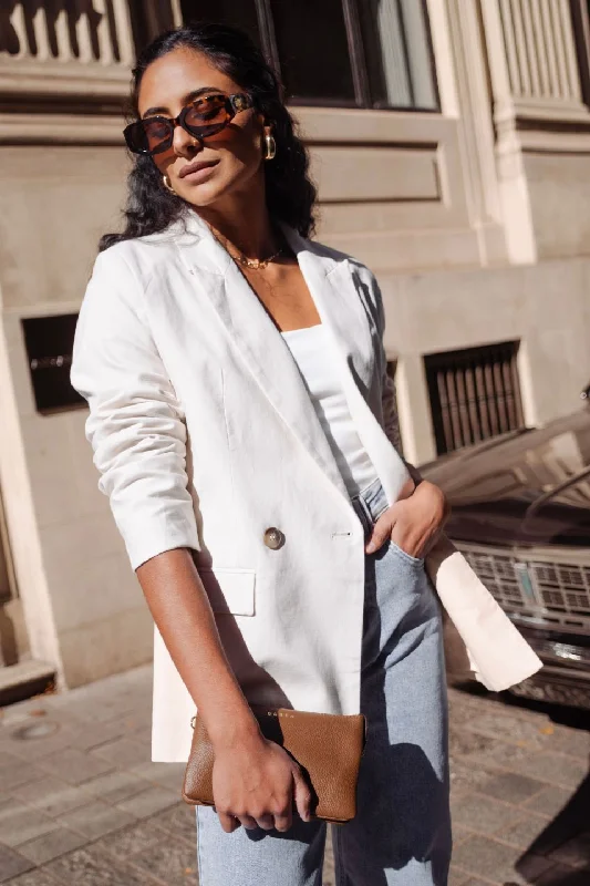 Women's Athleisure Apparel Tropical Island - Inspired Attire Cooper Ecru Linen Boyfriend Semi Fitted Blazer Women's Athleisure Apparel Tropical Island - Inspired Attire Cooper Ecru Linen Boyfriend Semi Fitted Blazer