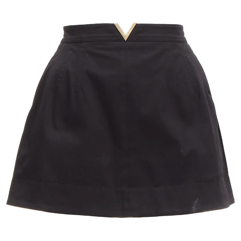 Women's Date Night Outfit Beat The Heat In Tropical Styles Valentino Garavani v logo tone metal hardware mini skirt skorts Women's Date Night Outfit Beat The Heat In Tropical Styles Valentino Garavani v logo tone metal hardware mini skirt skorts