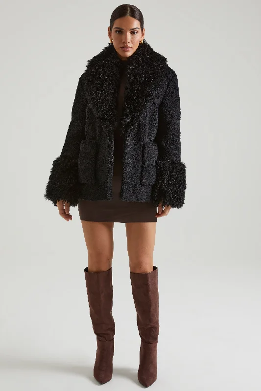 Women's Chic Outerwear Outfit Best Deals Of The Season Shearling Coat with Large Front Pockets in Black Women's Chic Outerwear Outfit Best Deals Of The Season Shearling Coat with Large Front Pockets in Black