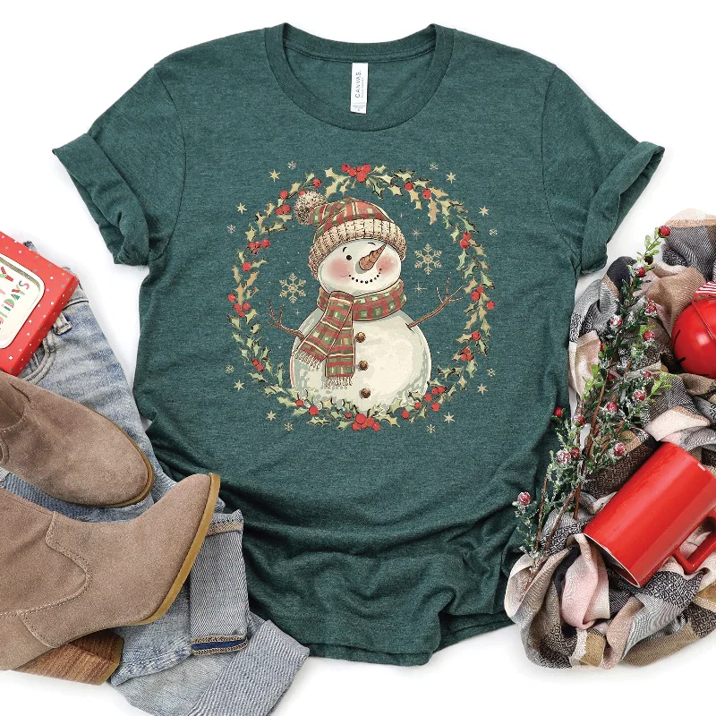 Women's Elegant Apparel Trendy Aesthetics Snowman Wreath Tee